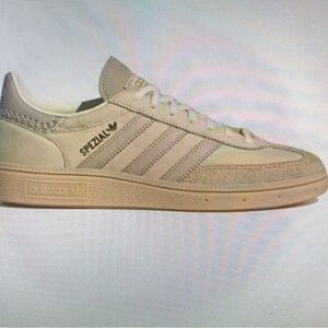 NEW - Adidas Handball Spezial.  Cream white/ wonder beige